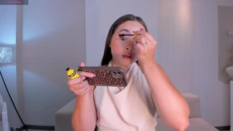 alinakravitz_ online show from 12, 4, 2026