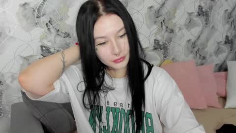 Aline Greeeen online show from 3, 2, 2025