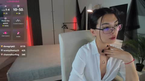 Snapshot of alisasian chatting on 17, 11, 2025 Alice online show from 17, 11, 2025