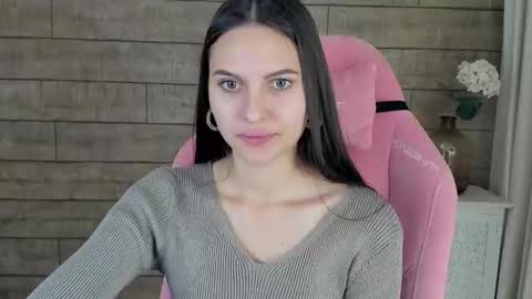 Snapshot of alisaversailles chatting on 7, 10, 2025 AlisaVersailles online show from 7, 10, 2025