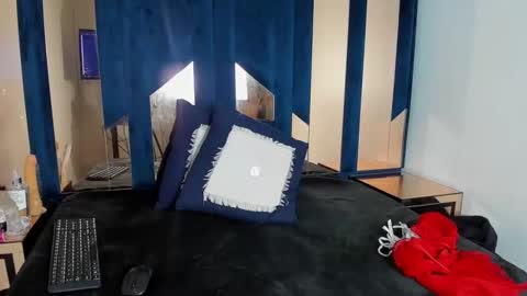 alishaevans_rs online show from 14, 10, 2025