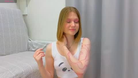 Snapshot of alisia_spinnet chatting on 19, 6, 2026 Alisia online show from 19, 6, 2026