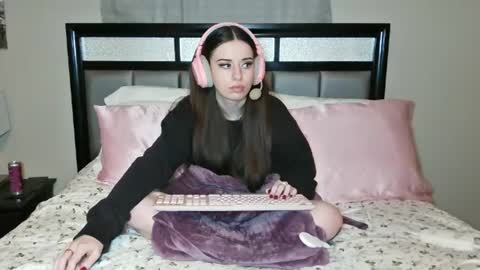 Snapshot of alisonfieldsxo chatting on 30, 6, 2026 Alison Fields online show from 30, 6, 2026