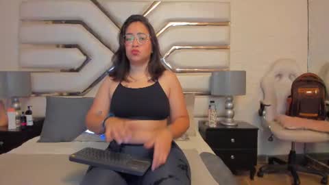 Snapshot of alissbluumm chatting on 13, 6, 2026 alissbluumm online show from 13, 6, 2026