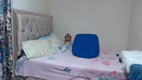 Snapshot of alisse27 chatting on 19, 11, 2025 allise online show from 19, 11, 2025