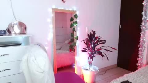Snapshot of alissesallie_ chatting on 10, 12, 2024 alissesallie_ online show from 10, 12, 2024