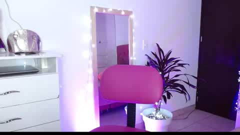 Snapshot of alissesallie_ chatting on 7, 1, 2025 alissesallie_ online show from 7, 1, 2025