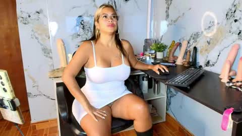 Snapshot of alixlong chatting on 7, 7, 2026 Alix online show from 7, 7, 2026