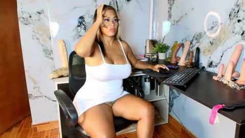 Snapshot of alixlong chatting on 7, 7, 2026 Alix online show from 7, 7, 2026