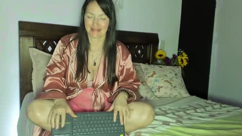 Snapshot of alizmarias chatting on 7, 2, 2025 Andrea..... online show from 7, 2, 2025