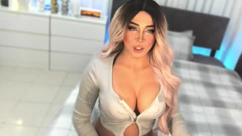 Miss Gia online show from 23, 11, 2025