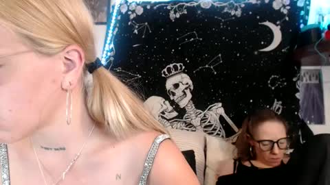 Snapshot of allforthedxll chatting on 11, 3, 2025 allforthedxll online show from 11, 3, 2025