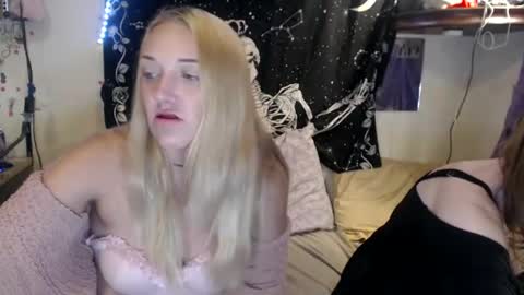 Snapshot of allforthedxll chatting on 12, 3, 2025 allforthedxll online show from 12, 3, 2025