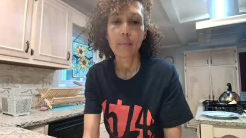 Snapshot of allgood4u chatting on 19, 6, 2026 wishlist on bio online show from 19, 6, 2026