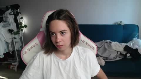 Snapshot of allie_hazie chatting on 25, 6, 2026 alice online show from 25, 6, 2026