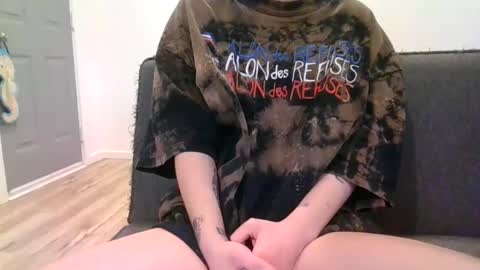 alliebearx online show from 12, 1, 2025