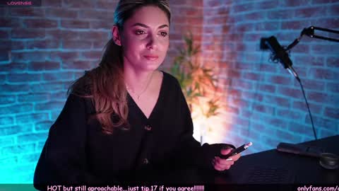 Snapshot of alliesynns chatting on 13, 1, 2025 Allie online show from 13, 1, 2025