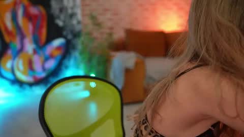 Snapshot of alliesynns chatting on 26, 2, 2025 Allie online show from 26, 2, 2025