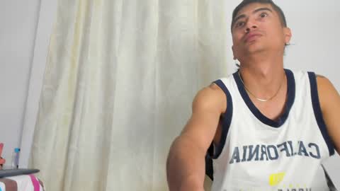 Snapshot of allisonjustingb chatting on 6, 1, 2025 AllisonJustin online show from 6, 1, 2025