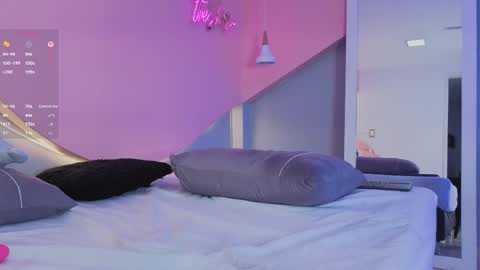 Snapshot of allisonroberts_ chatting on 4, 4, 2026 Alli online show from 4, 4, 2026