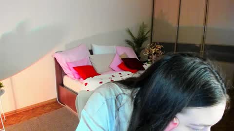 alluringeyess online show from 12, 4, 2026