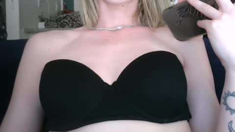 Snapshot of allyoursss1212 chatting on 13, 6, 2026 Ally Girl In Her Ally World online show from 13, 6, 2026