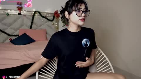 Allyson 3 online show from 22, 12, 2024