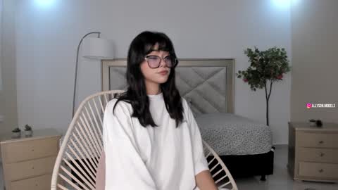 Allyson 3 online show from 26, 1, 2025