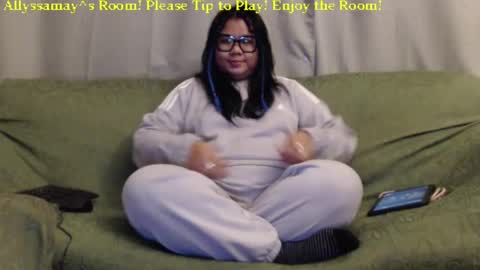 Allyssamay online show from 5, 1, 2025
