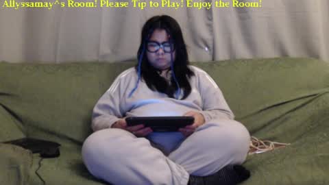 Allyssamay online show from 5, 1, 2025