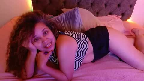 Snapshot of alma_sexyy chatting on 4, 12, 2025 Alma online show from 4, 12, 2025