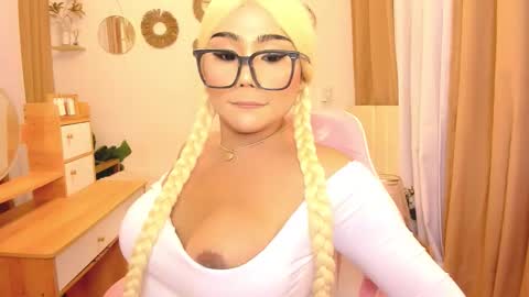 Snapshot of alodiacums chatting on 27, 11, 2025 alodia x princess online show from 27, 11, 2025