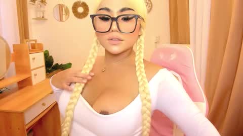 Snapshot of alodiacums chatting on 30, 11, 2025 alodia x princess online show from 30, 11, 2025