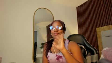 Snapshot of alondra_bernet chatting on 26, 5, 2026 A L O N D R A online show from 26, 5, 2026