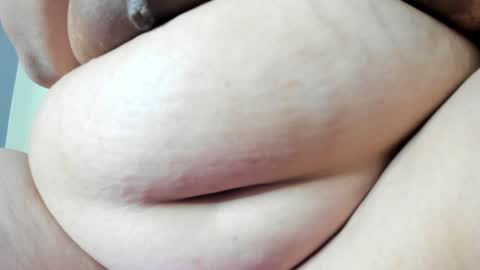 Snapshot of alondra_zaens chatting on 4, 1, 2025 Alondra online show from 4, 1, 2025