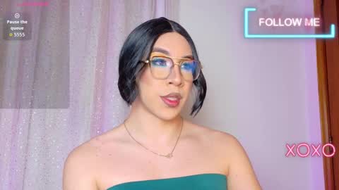 Hazel Bowie online show from 3, 3, 2026