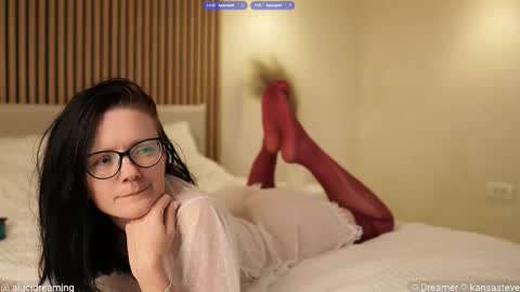 Snapshot of alucidreaming chatting on 24, 11, 2025 Lucid Dreaming online show from 24, 11, 2025