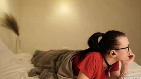 Snapshot of alucidreaming chatting on 21, 12, 2025 Lucid Dreaming online show from 21, 12, 2025