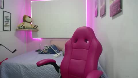 Snapshot of alyna_rush chatting on 28, 9, 2025 alyna online show from 28, 9, 2025