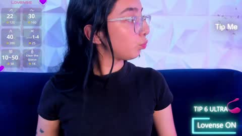 Snapshot of alys_molly chatting on 17, 12, 2024 sopie online show from 17, 12, 2024