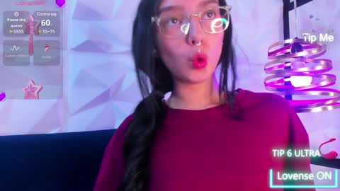 Snapshot of alys_molly chatting on 19, 12, 2024 sopie online show from 19, 12, 2024