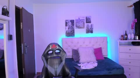 Snapshot of amaia_daniells chatting on 20, 12, 2024 B I A N C A online show from 20, 12, 2024