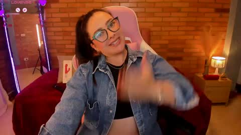 Hi Im AmaiaHelp me reach 100 likes online show from 8, 6, 2026