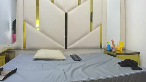 Amia y Sofia online show from 22, 11, 2025