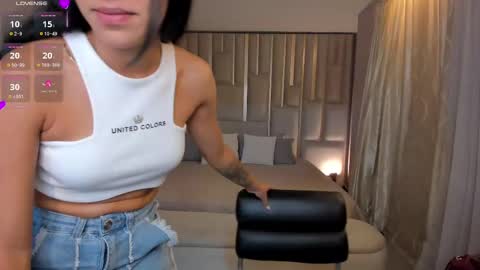 Snapshot of amalia_cruss chatting on 4, 10, 2025 Amalia cruss online show from 4, 10, 2025