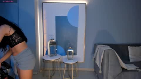 Amalia cruss online show from 10, 11, 2025