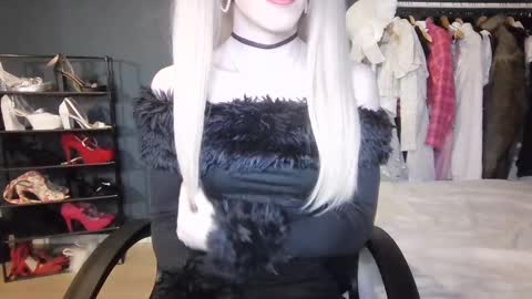 Snapshot of amaliecd chatting on 12, 12, 2024 Amalie online show from 12, 12, 2024