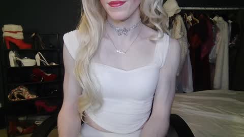 Snapshot of amaliecd chatting on 5, 1, 2025 Amalie online show from 5, 1, 2025