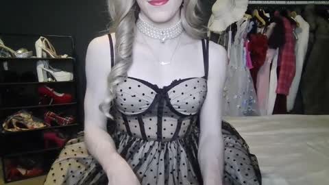 Snapshot of amaliecd chatting on 16, 2, 2025 Amalie online show from 16, 2, 2025