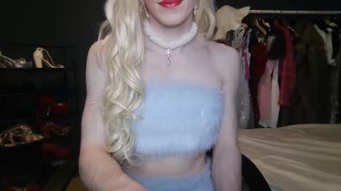 Snapshot of amaliecd chatting on 2, 3, 2025 Amalie online show from 2, 3, 2025